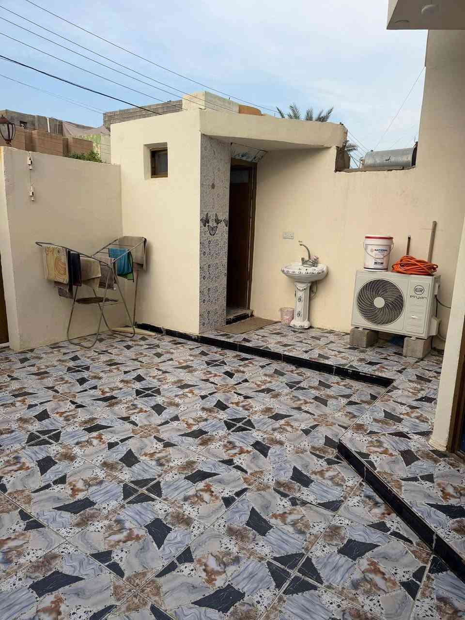 مشتمل البيع حي الضباط الثانيه شارع ٦م طابقين ٣غرف وصاله ومطبخ ستقبال كراج صحيات المساحه ١٢٥م سنه البناء ٢٠٢٢ للستفسار اتصل ***********
