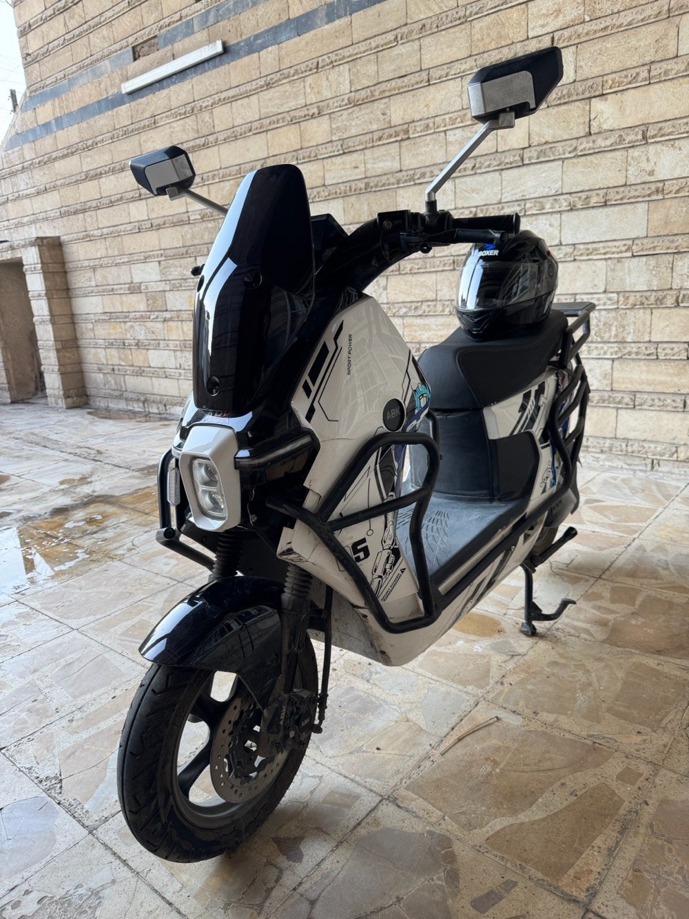 دراجة كهربائية شحن 
نوع : سوبر ايبو 
اصدار شركة : Apk 2025
السرعة : 100
نوع وحجم البطارية : ليثيوم  50 امبير 72 فولت 
حجم الملف : 2500  اورجنال
المسافة : 70 كيلو واكثر
شاشة : اندرويد
ثلاث سرعات
مثبت سرعة 
دبل اشارة 
ديسكات 
درع حديد حماية 
الاطارات حجم 12
تتحمل وزن الشخص اكثر من 120 كغم
الدراجة غير مشمولة بنظام الحجز المروري يعني ( متنحجز) 
نظام تشغيل عن بعد
كارت تشغيل ( لمس الشاشة فقط)
نظام حماية تنبيه وانذار  عند اللمس والحركة 
نظام الايت 
ناصي عالي رماش 
نظام البارك p
دبل سويج 
دبل كارت 
دبل ريمونت
ثلاث طرق تشغيل 
مدة الاستخدام شهرين فقط 
السعر مليون و خمسميه 
العنوان بغداد : السيدية 
***********