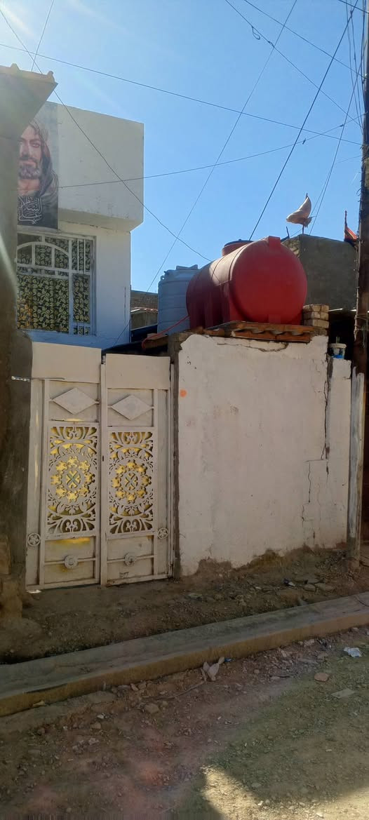 السلام عليكم ورحمة الله 
دار للبيت السماحه 80 متر العنوان حي طارق الوسط شارع ابو ماجد لوكيل (بين شارع 15والشيشان)
طابو زراعي سند25
خدمات كاملة مي ومجاري باقي بس التبليط كم يوم ويتبلط لايتفسار اكثر ***********
