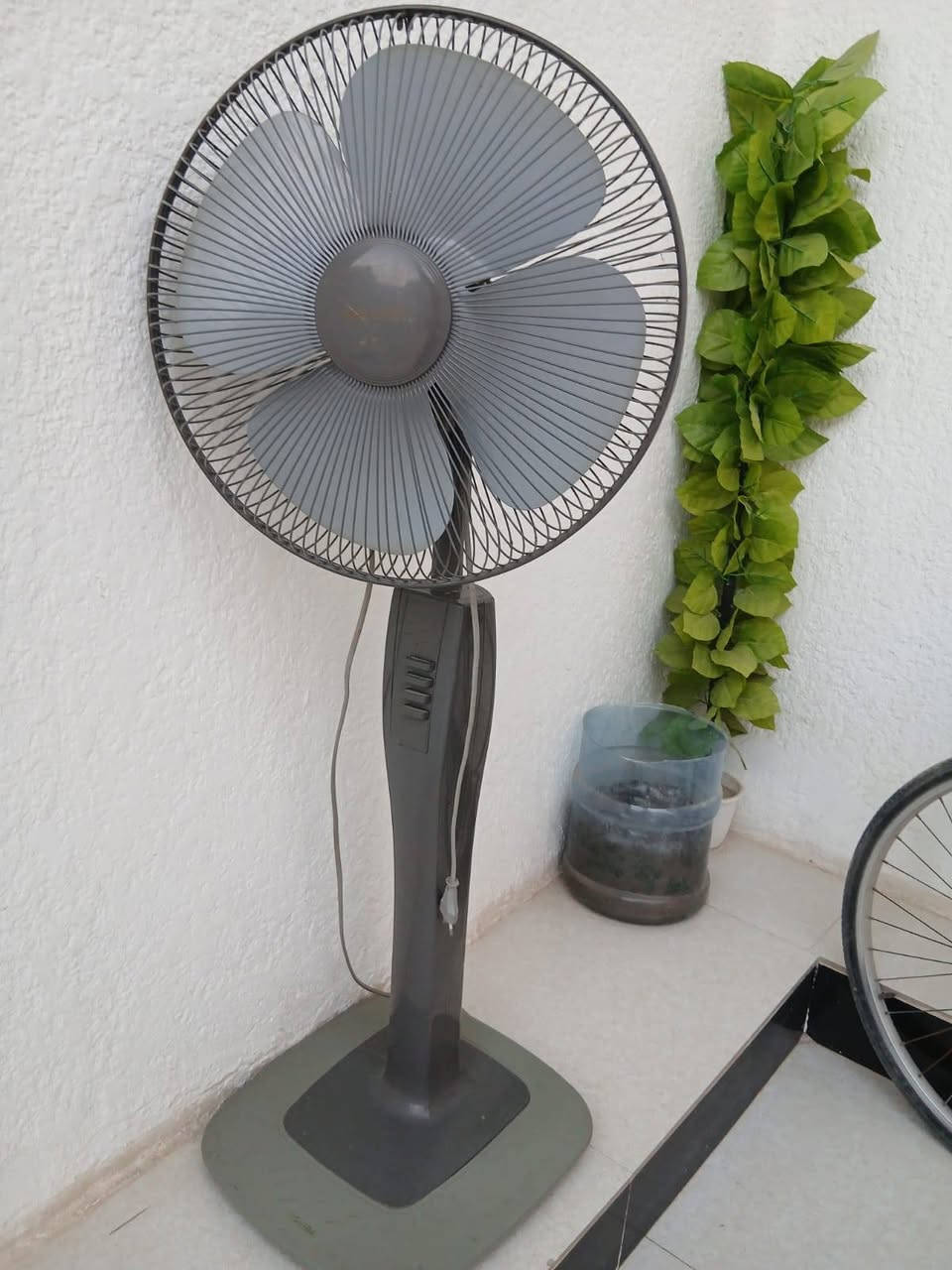 غراض منزليه للبيع كلمن وسعره المكان ابو رمانه رقم الهاتف ***********
