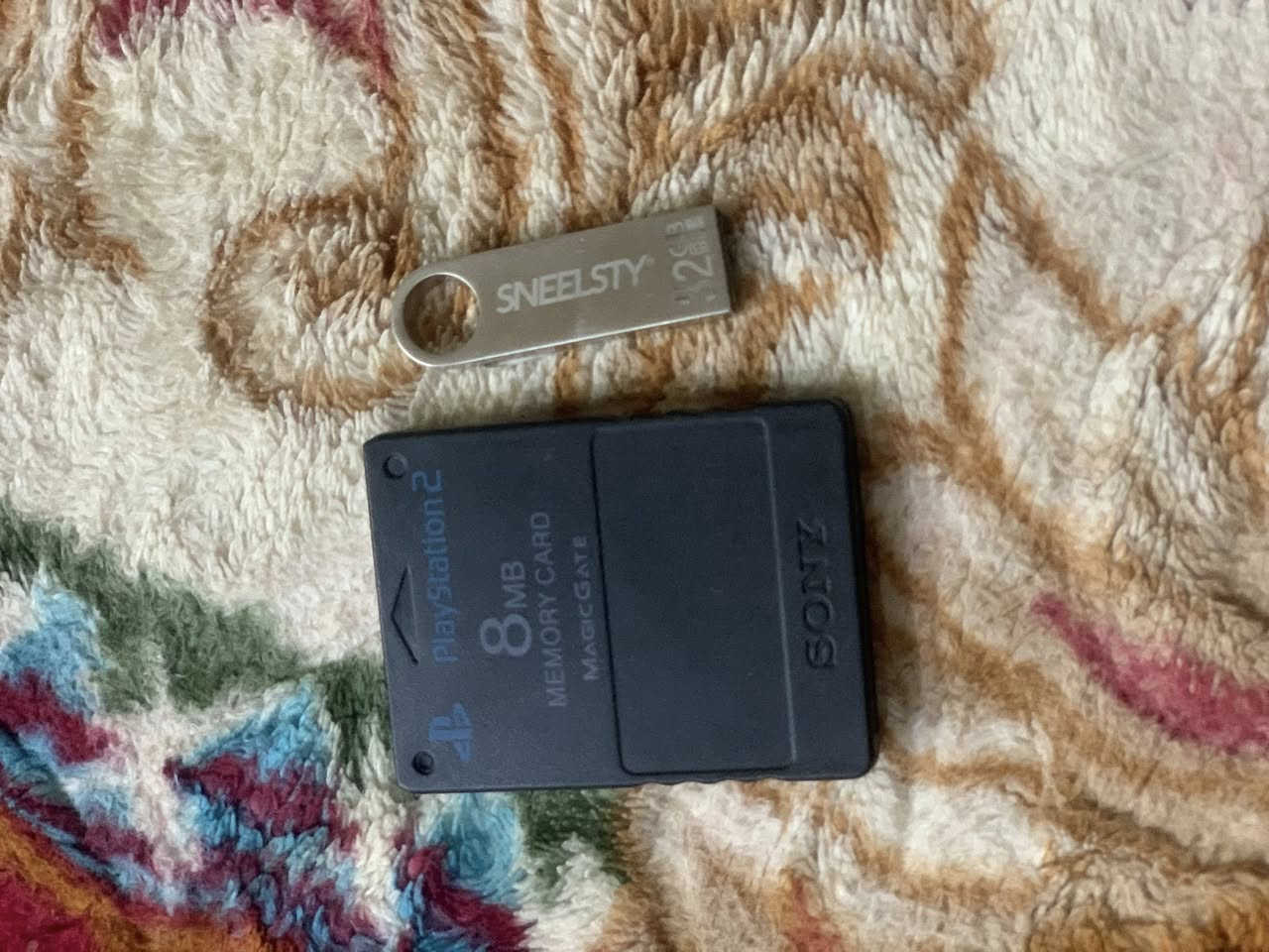 السلام عليكم بلايستيشن2 مع كامل ملحقاته فلاش ذاكره32 +تحويله HDMAبلازمه او تلفيزون ذكيه +واير تشغيل +يده جوستك +خزن أصلي والنضافه كدامك +بي هواي العاب مثل درايفر مستر بيين حرب زومبي قتال العاب الهيمنه بيس وبعد هوايي والسعر مع كامل الملحقات داع يبيعون بس البلي ب75الف بدون ملحقات واني ابيعلك مع كامل ملحقاته بس ب65الف للتواصل على الرقم***********
