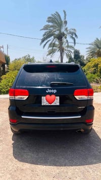 للبيع جيب بيه ٤ قطع صبغ بدون داواخل موديل 2017 رقم بغداد الاستفسار 078...