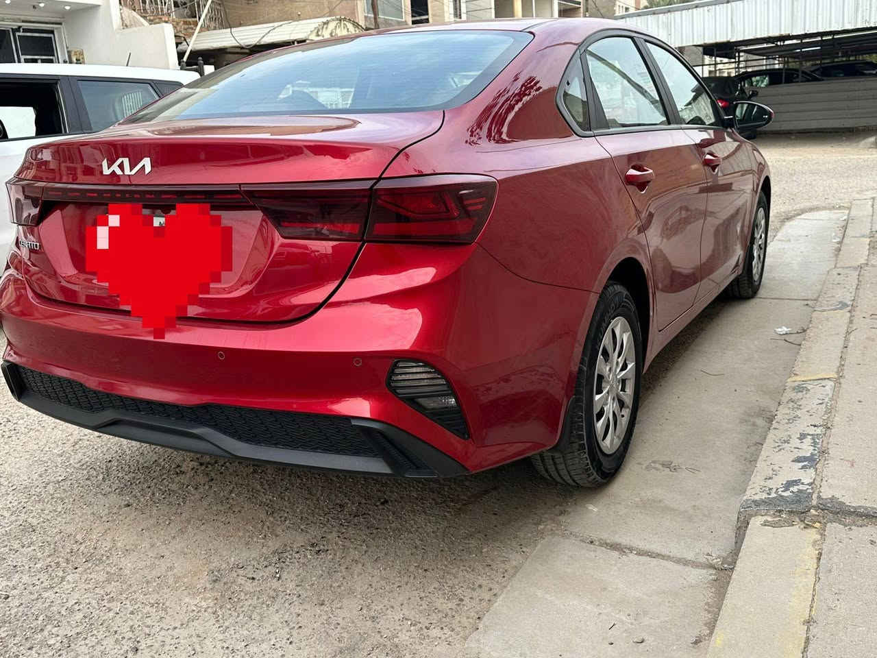 كيا سيراتو خليجي للبيع موديل ٢٠٢٣ بغداد ماشية ١١٥٠٠ بعدها جديدة بيها فقط بارد شبر بالبنيد وشخط بالباب الورة السايق مثل ماماشر السعر ١٥٣ وبيها مجال بسيط باسمي يعني ثاني يوم احوالها للتواصل الاتصال على الرقم ***********
