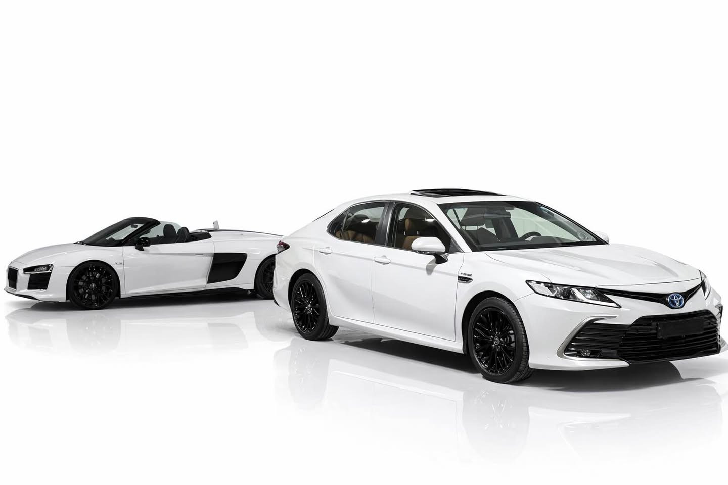 السلام عليكم

للبيع تويوتا كامري هايبرد موديل نظيف كلش، لون أبيض ملكي ويجي ويا داخلية جلد بني فخم يخبل. السيارة مرتبة ومحافظة عليها عدل، وما بيها أي شي يعيب.

مكينة هايبرد اقتصادية بالبنزين وتوفر صرف، وتمشي ناعم وهادية بالطريق. مناسبة للبيت، للشغل، وللسفر.

المواصفات:
22.000km
2024
 • هايبرد (بنزين + كهرباء) اقتصادي كلش
 • فئة GLE
 • فتحة سقف (بانوراما)
 • جلد بني أصلي
 • شاشة كبيرة
 • كاميرا خلفية
 • بصمة ستارت (Power)
 • تحكم بالدركسون
 • مثبت سرعة
 • حساسات
 • جنوط سود سبورت
 • تكييف ثلج

السيارة نظيفة من الداخل والخارج، استخدام شخصي ومحافظ عليها. جاهزة للفحص بأي مكان تحبه.

اللي يريد سيارة مرتبة، مريحة، وصرفها قليل… هاي فرصته

خدشات بسيطة بل دعامية الخلفية، تواصل لل جادين عل واتساب  

9647768319002 بغداد, العراق


**إذا كنت صاحب هذا الإعلان وتريد حذفه لأي سبب، رجاءا أرسل رسالة إلى الدعم الفني**