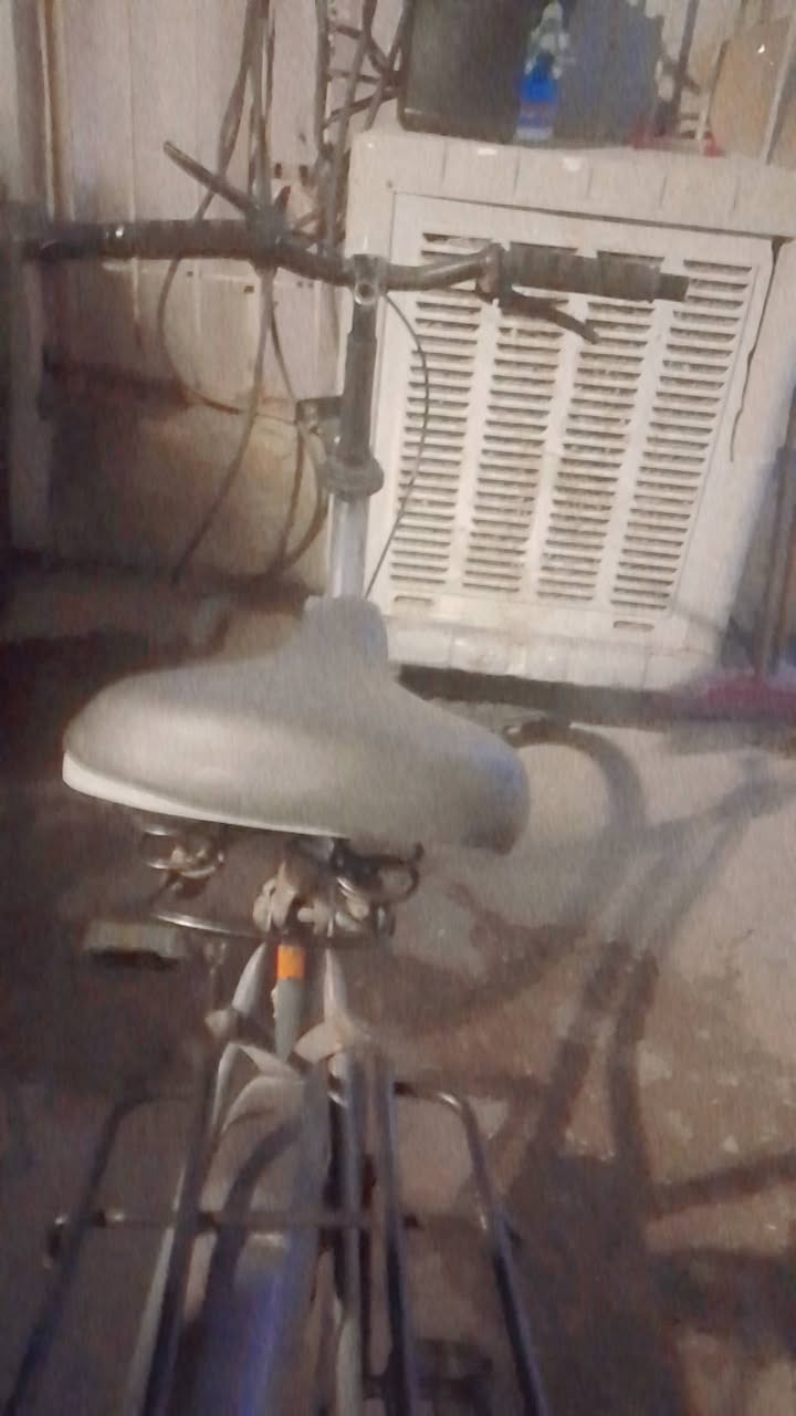 سلام عليكم شباب عندي بايسكل للبيع بطه مو بناتي مكاني زعفرانيه جامع علي العضيم 3فرع  حجم 24 رقم واساب ***********.   سعر 60 بي مجال
