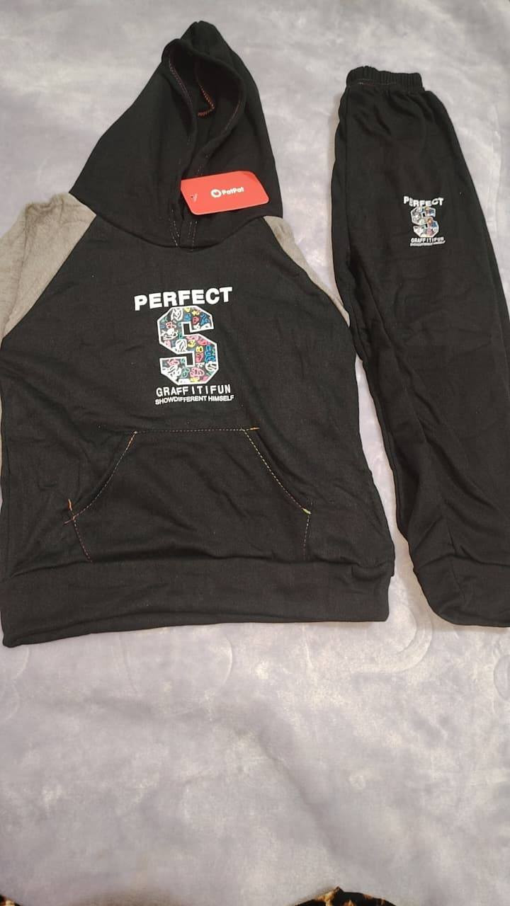 السلام عليكم تراكات ولادي بناتي يلبس من 2 سنة ال 6 سنة السعر بلاش القطعة ب 5 الف رقم الحجز بي واتساب وبي اتصال*********** يوجد توصيل داخل تكريت
