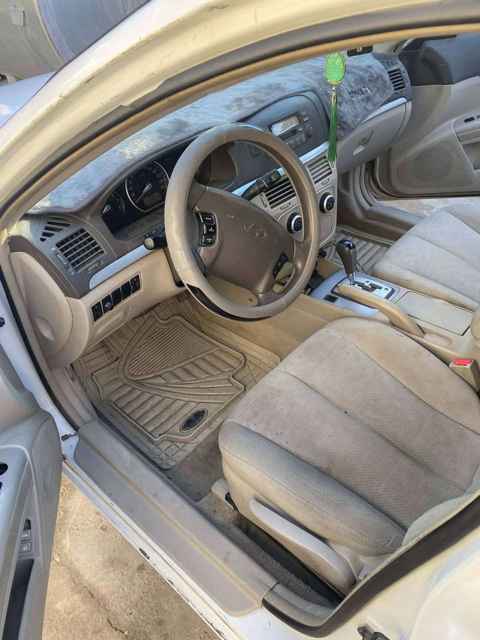 السلام عليكم 
للبيع سوناتا 2007 ادوات گص جنطة لون ابيض جاهزة گير محرك دبلات جدد تواير جدد بس الصدر بي تعب متوأم رقم و السنوية بغداد السعر ٤٣ و بيها مجال مكانها العلم *********** اتصل عالرقم خاص ما عندي
