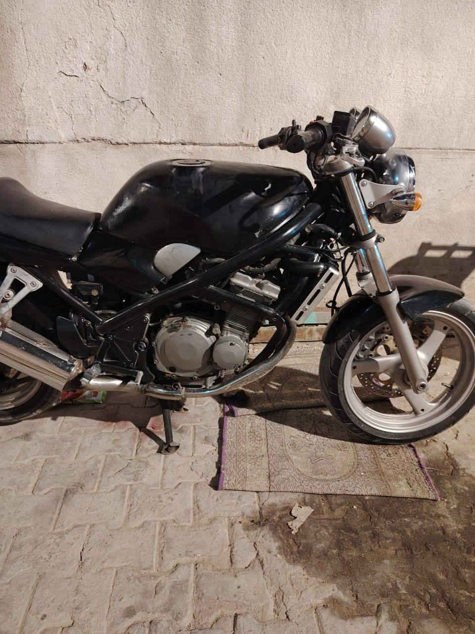 دراجه للبيع بانده ربع عادي شغاله وخير من سعر خاص (بصره ابو لخصيب)***********
