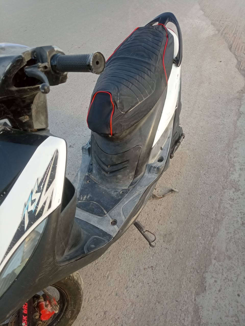 للبيع ماكس عدله بلاديه
دراجه خرسه
كفرات بلادي
مكينه بلادي 
سلف بلادي
كابريتر بلادي
كهربائيات كلها شغاله
السعر 580
*********** شراي خا
