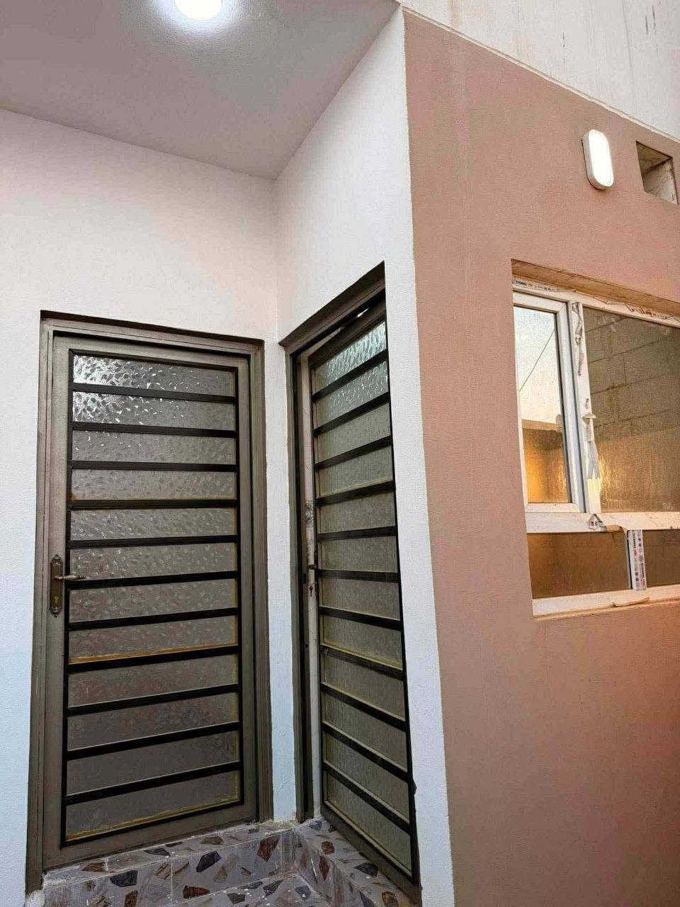 السلام عليكم
بيع مستعجل
بيت للبيع  100 متر طابق ونص زيرو بعد مامسكون بيت جاهز  في حي الشيماء سند طابو  الزهور تحويل متوقف علي تدقيق تاخذو شرط التحويل

يتكون :
الطابق الاول ..غرفه وهول واستقبال ومطبخ عدد 2 حار وبارد .ومشتملات
طابق الثاني .. غرفتين نوم + هول 

خدمات كامل (ماء،كهرب،تبليط)

البيت تسليم فوري 

للاتصال او واتساب *********** موصل, نينوى
