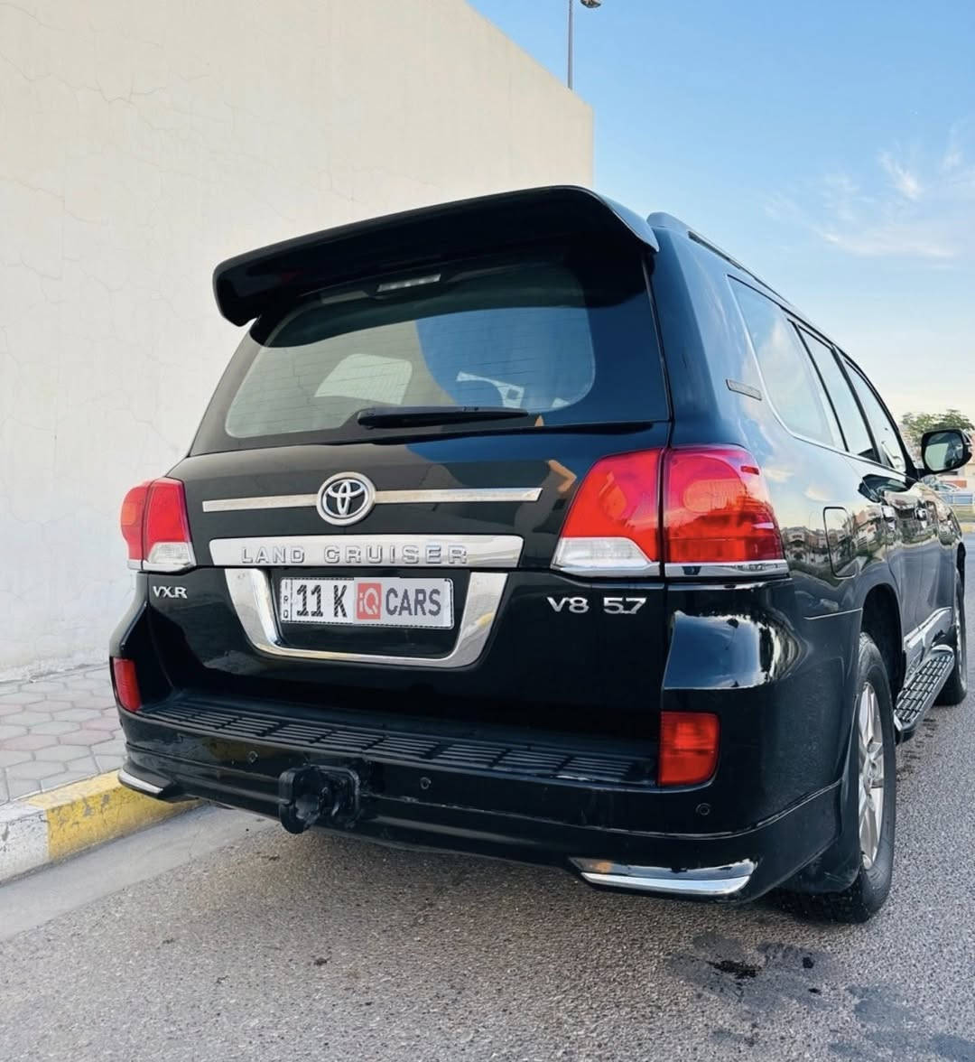 السلام عليكم 
لاندكروز VXr 2015 فول مواصفات محرك 5700 مكفولة ما عدا الدعاميات السيارة موجودة بالبصرة للاستفسار المراسلة على الواتساب ***********
