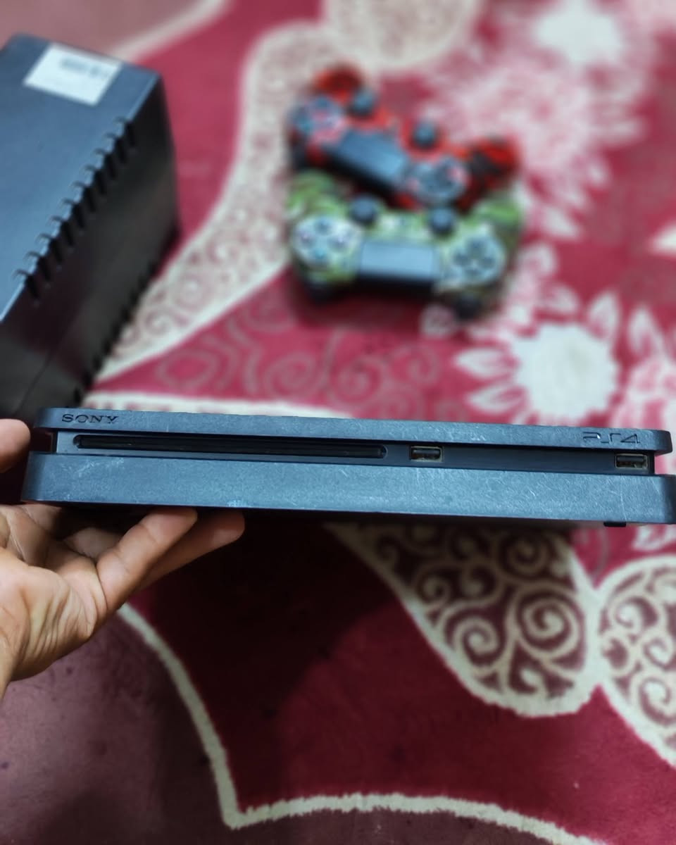السلام عليكم عندي بلي ستيشن فور4قطعه نضيفه اوالايم سعره 220وبي مجال العنوان: مدينة  الرقم ***********

