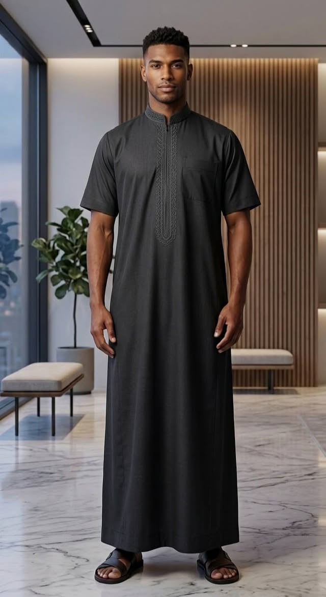 ياالله ياالله سلام عليكم يوجد گلبيه لون اسود موديلات حلوة وجديد نفس بلصوره موجودات قياسات متوفره حد 62 قياس نوعيه تاج فخامه ونوع ثاني الاصايل قماش بارد كلش السعر قطعه ب 11 الف توصيل داخل ناصريه مجانن مركز فقط 
*********** واتساب
