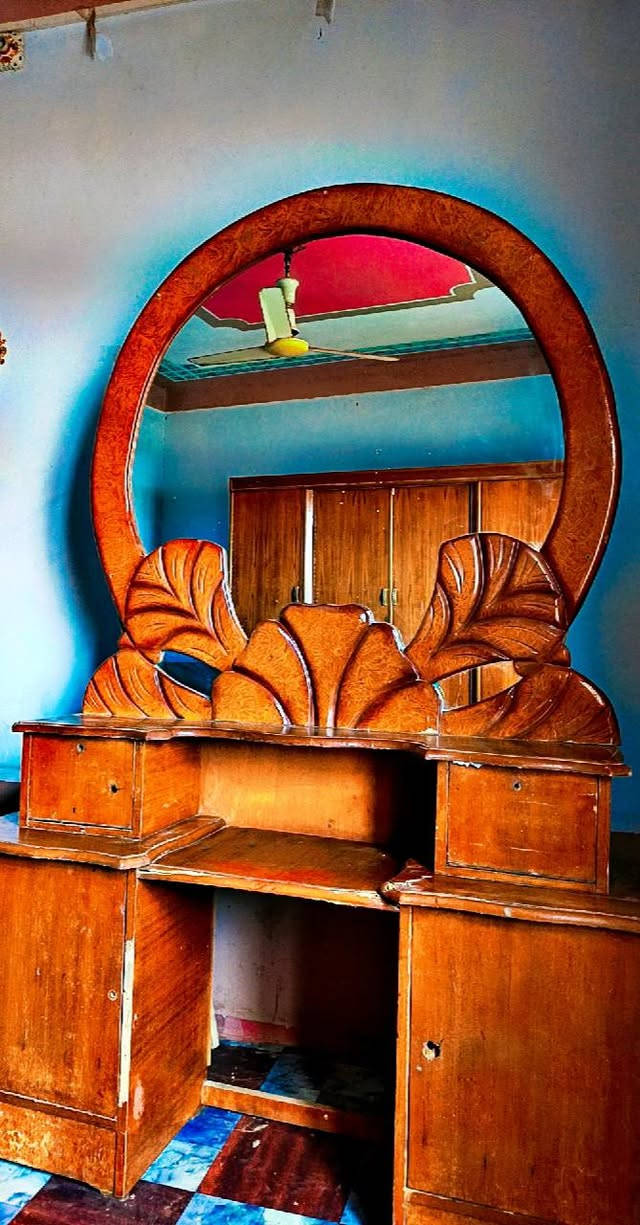 سلام عليكم غرفة نوم خشب عراقي توج صاج عراقي السعر 550 وبيها مجال ***********
