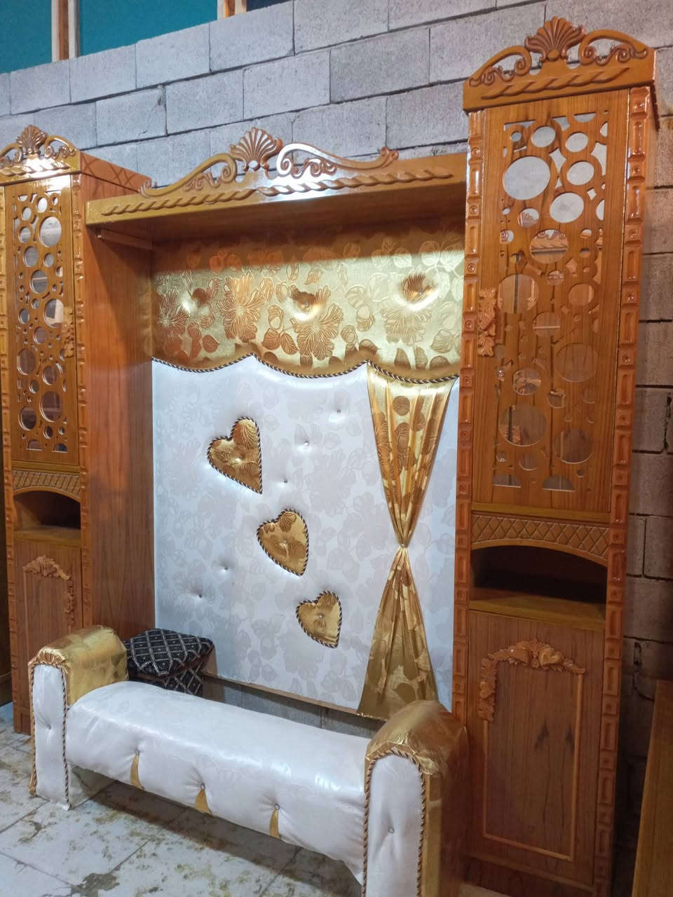 غرفه 5باب نقش زان موديل حديث مستعمله شي قليل شرط الاضافه       
صبغ حراري العنوان حي الحدباء خلف مرطبات البحرين ت ***********
