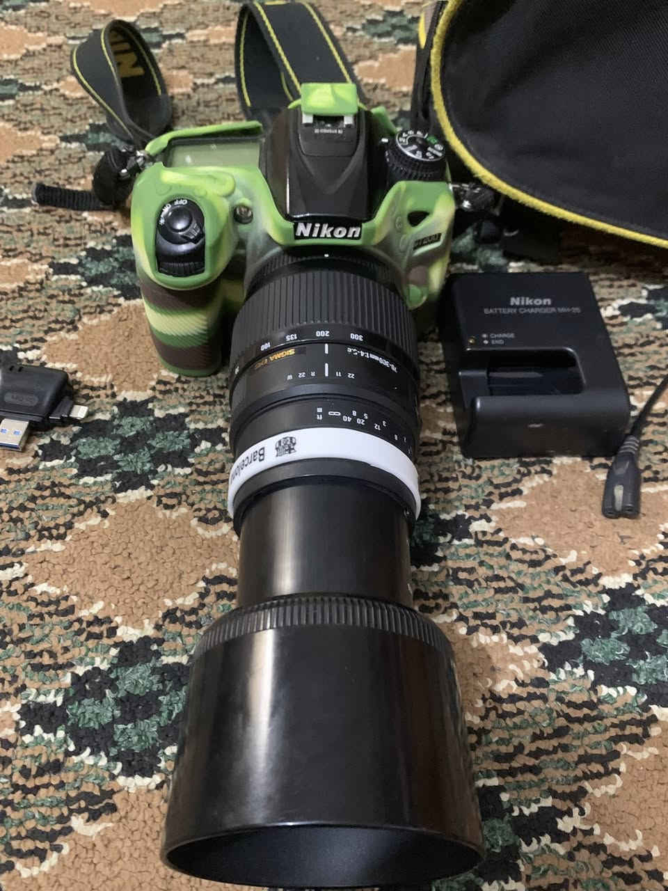 السلام عليكم كاميرا نيكون D7200 مع زوم 70/300 رياضي كامل الملحقات
نضافه 80‎%‎ 
مكان سماوه 
هـ/***********
