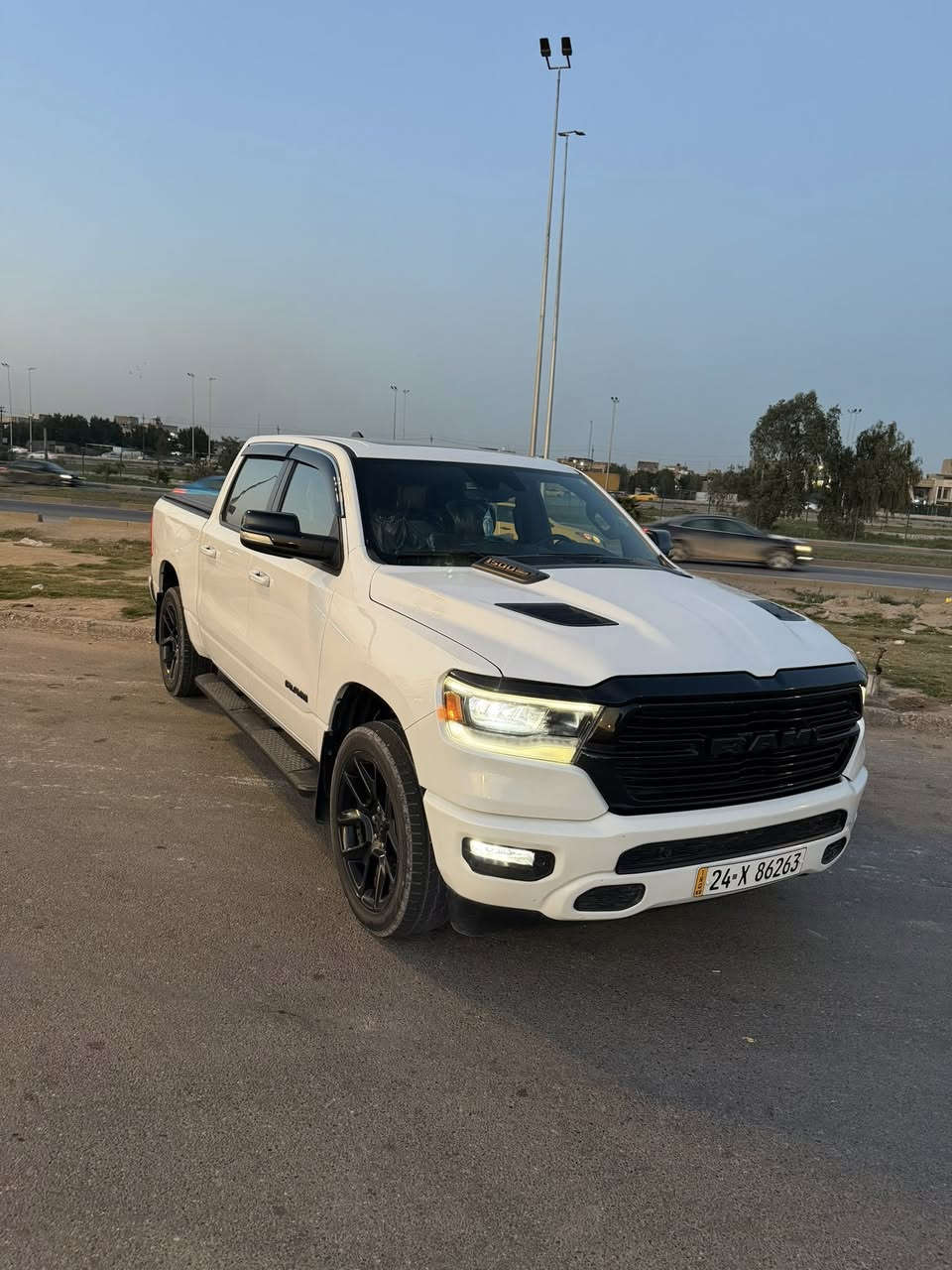 دوج رام 2022 كلين رقم دهوك فول سبورت بنوراما محرك 5.7 لون ابيض مكفوله من الشخط كلين ماشية 53 الف ميل 

الموقع بغداد 

‏السعر على الخاص ￼ 

اي استفسار الاتصال ***********
