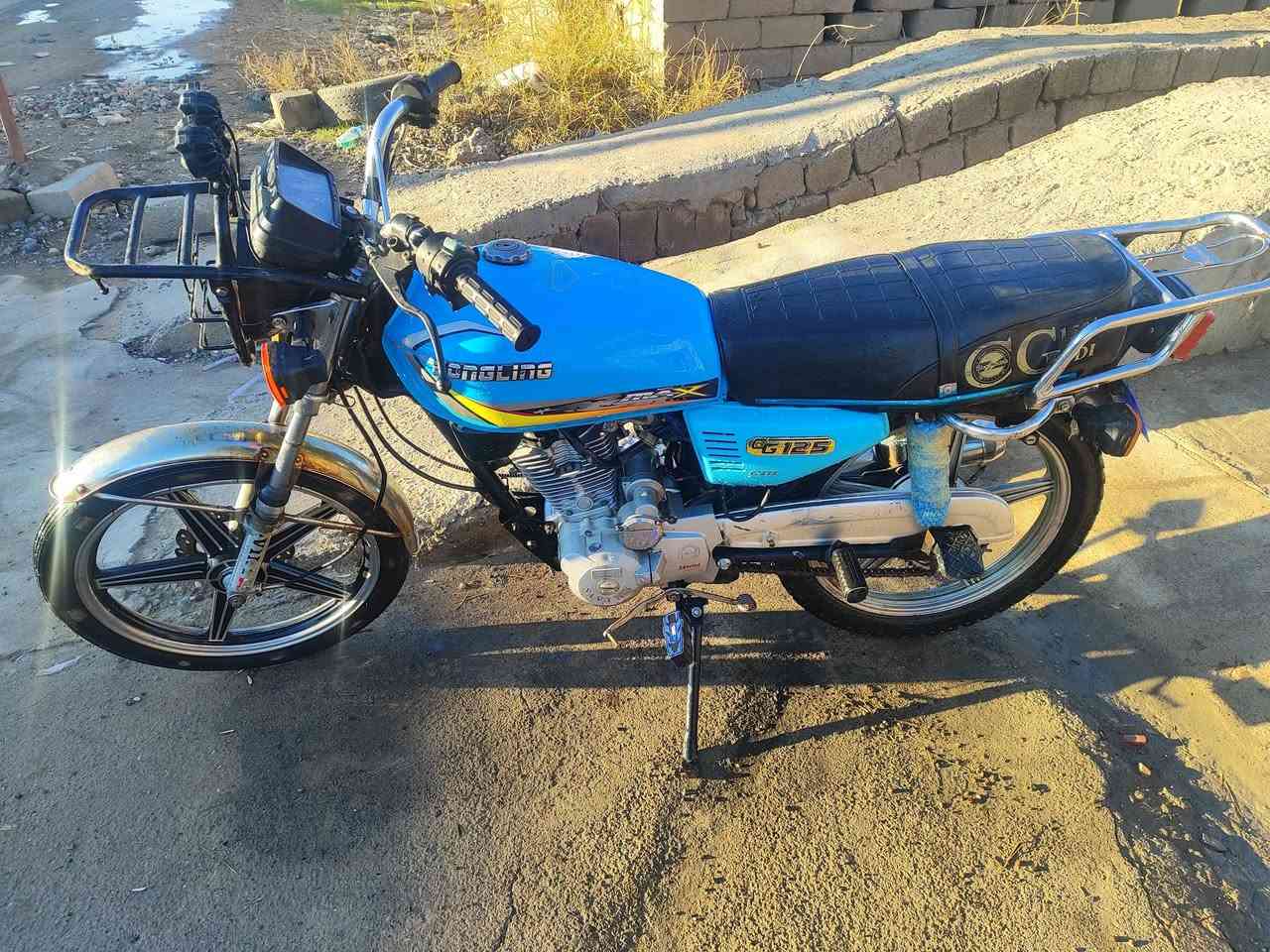 السلام عليكم سيفان موديل 19 كل شيء ما بيه للبيع كهربائيات شغاله سلف نكره  نشاط فول السعر 350 وبي مجال
