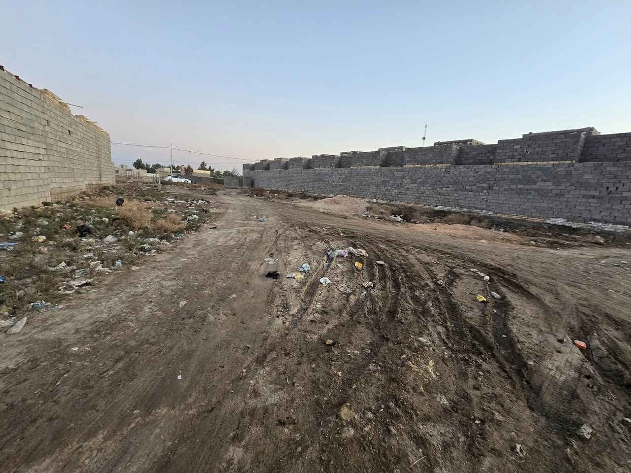 متابعه للبيج 👍

قطعه ارض مساحه 200 متر طابو زراعي سند 25 

بيها بناء غرفه وصاله وحمام وستقبال : بوكس طابوك + عكاده شغل درجه اولى 

السعر : 12 مليون وبي مجال 

متوفر كافه الخدمات : ماء . كهرباء 
العنوان : طريق المعاره : شارع حسين ابو الدهن : مجاور مجمع مناف جوده  
______________________________________
الاستفسار اكثر مراجعه 
مكتب عقارات محمد كامل العويسي  
عنوان المكتب 🏡 قنطره ربيانه / شارع المواكب مقابل قرطاسيه القمر 
اداره المكتب :
***********
*********** واتساب ☎️
