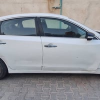 نيسان التيما موديل ٢٠١٣  محرك السيارة مجفت  السيارة حداديتهه وسط وطسته...