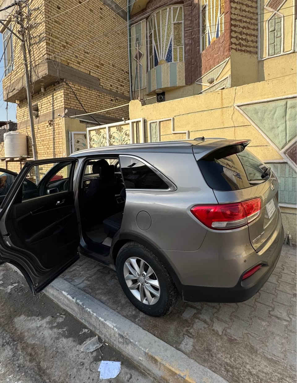 سيارة للبيع ..
سورنتو وارد أمريكي موديل 2018 رقم بصرة كير ومحرك وتبريد وتايرات وباتري ودواخل السيارة بحالة جيدة عليها ادامة كاملة . ماشية 83000 ML حادثها ( بنيد ومدكر أيسر مصلح نفسة وتبديل باب السائق اصلي حادث دراجة بالعراق  ) العنوان البصرة - حي الزيتون   السعر  ( 170 )  وبيها مجال .
تلفون*********** البصرة, العراق

