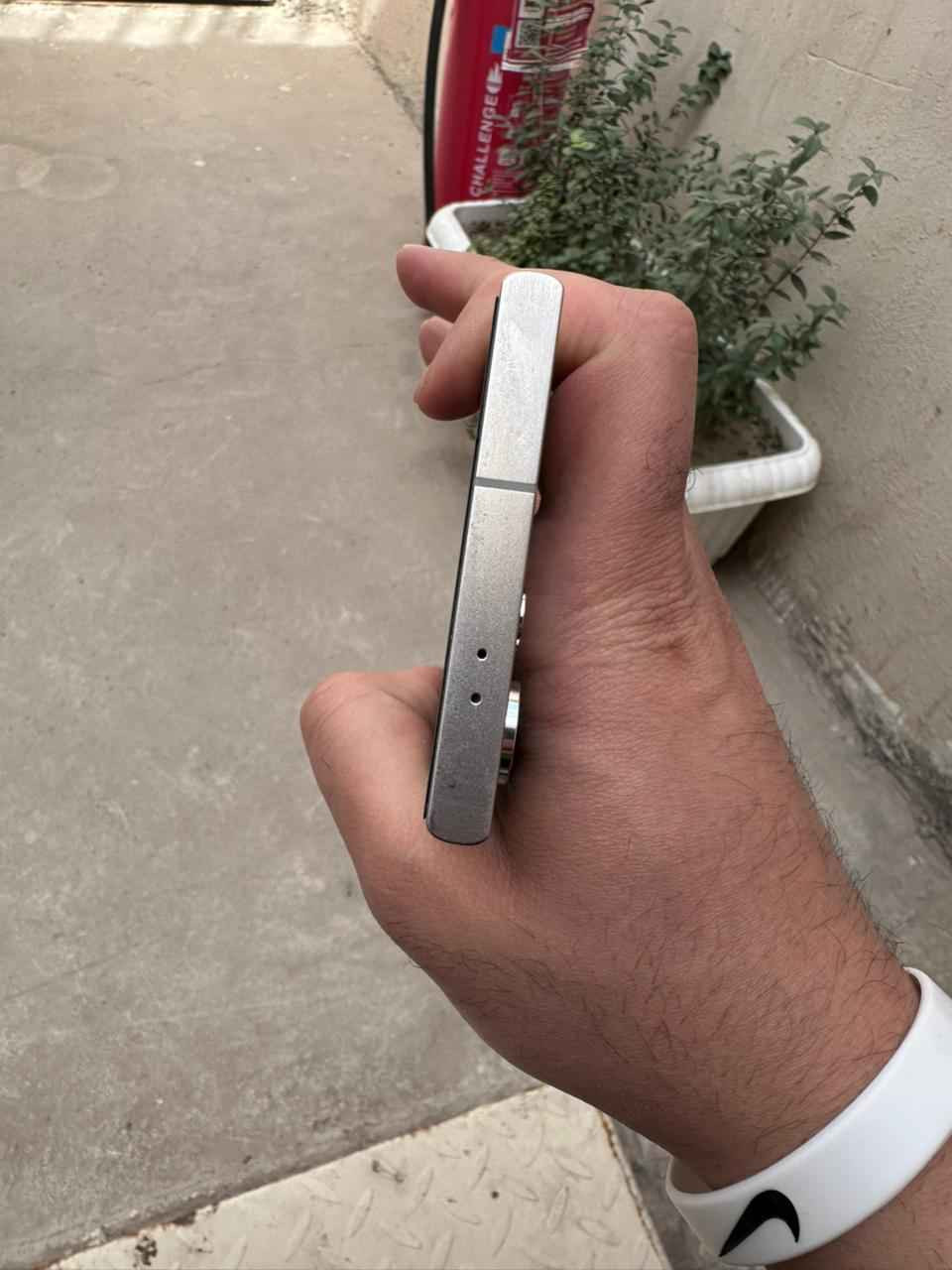 اس ٢٤ الترا 
نضافه ١٠٠% 
شرق اوسط دبل خط الجهاز مرايه 
كارتون وكيبل شحن موجود 
ضمان شكد ماتريد انطيك بي اذا بي شخط او خلل ترجعه وتاخذ فلوسك 
سعره ٩٦٠ الف 
المكان النجف الاشرف 
تاخذ الجهاز وتدعيلي على نضافته النجف, العراق


**إذا كنت صاحب هذا الإعلان وتريد حذفه لأي سبب، رجاءا أرسل رسالة إلى الدعم الفني**