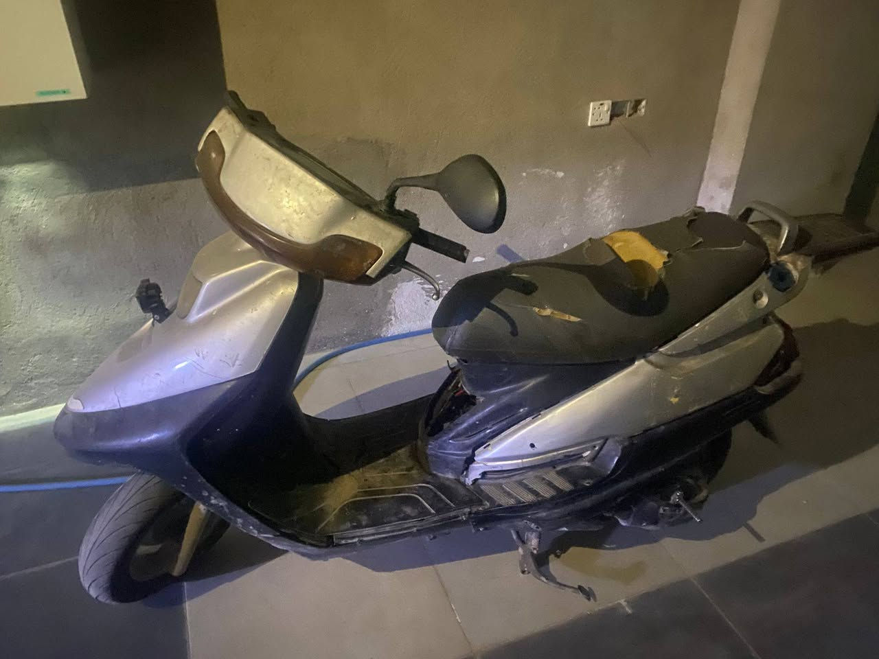 دراجة فراشة 140 ياباني كلشي كامل بيها بس يرادلها تجفيت  سعر 200 الف
مكان حي قاهرة
رقم تواصل ***********
