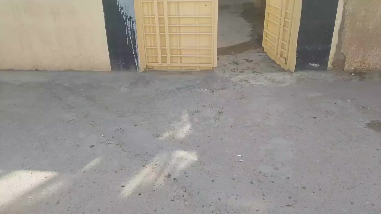 دار لبيع أو مراوس مساحه 200 شارع خدمي قريب لعرفيه منطقه سواعد رقم هاتف *********** متواجد واتس اب بي
