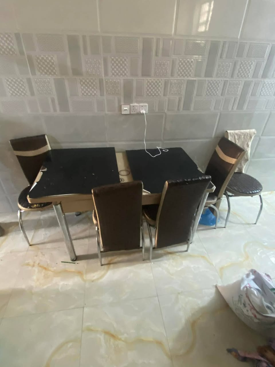السلام عليكم غراض للبيع كملن وسعرة *********** وات ساب
