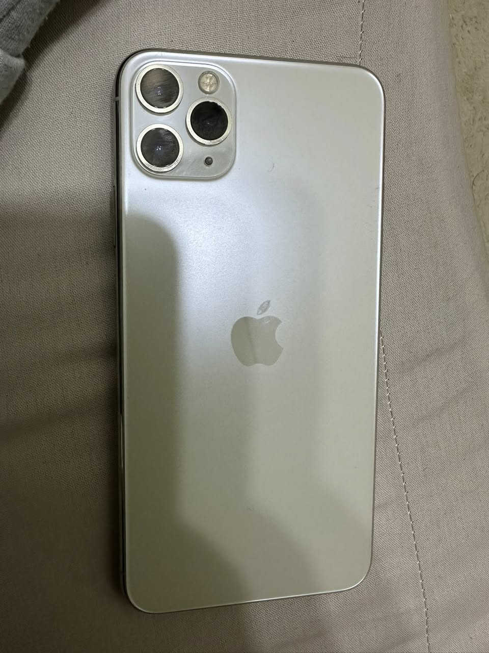 للبيع 11 برو ماكس 
البطاريه🔋76
الذاكره 256
الجهاز ممفتوح 🆕 جديد

 ***********
