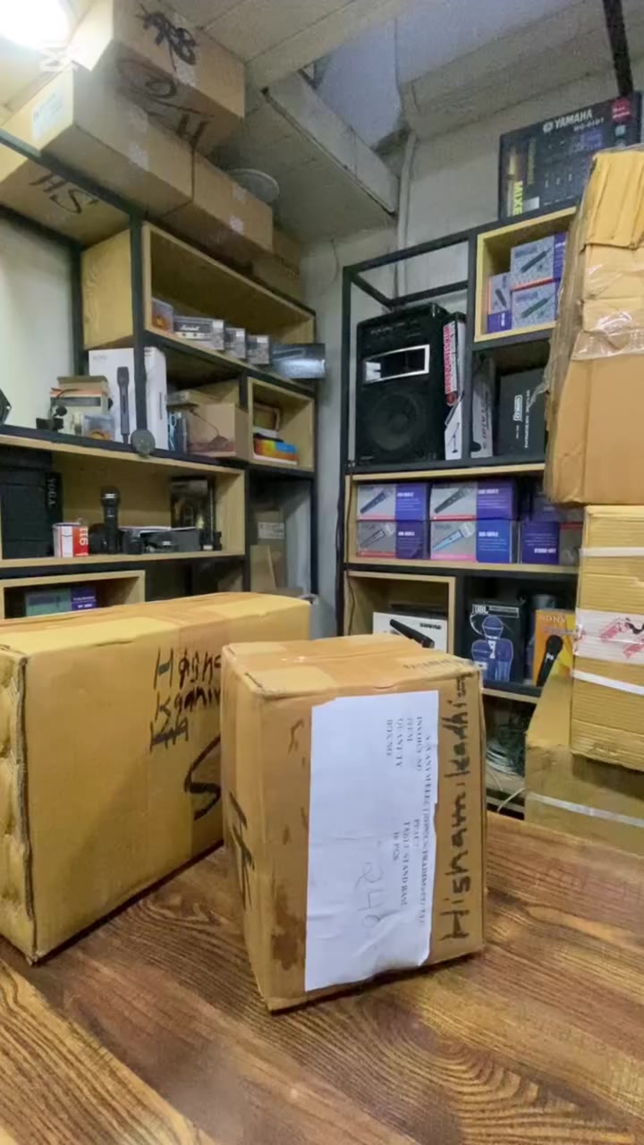 استاند منضدي 
من ماكس اون max-on حديد ثقيل 
متوفر في شركة الحلول للمنظومات الصوتية 
بغداد حي الجامعة- قرب النفق 
***********
