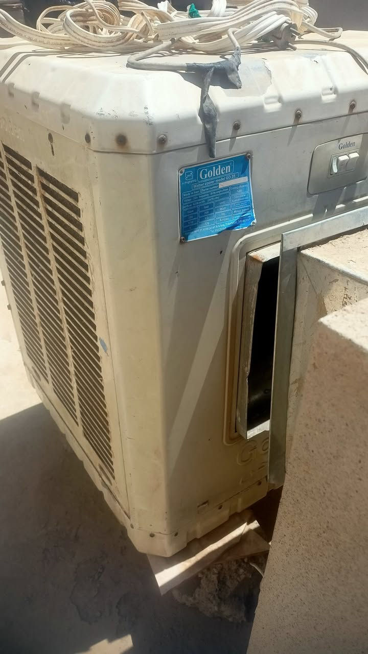مبردات للبيع
 درج أوله باب اول شرط النوعي والنضافه حديد ثقيل 
سوبر ماطور اصلي شرط نحاس ماوصلات مصلح 
حجم 2/1 سعر الواحده 150بيهم مجال 
عنوان موصل الجانب الأيسر
***********
