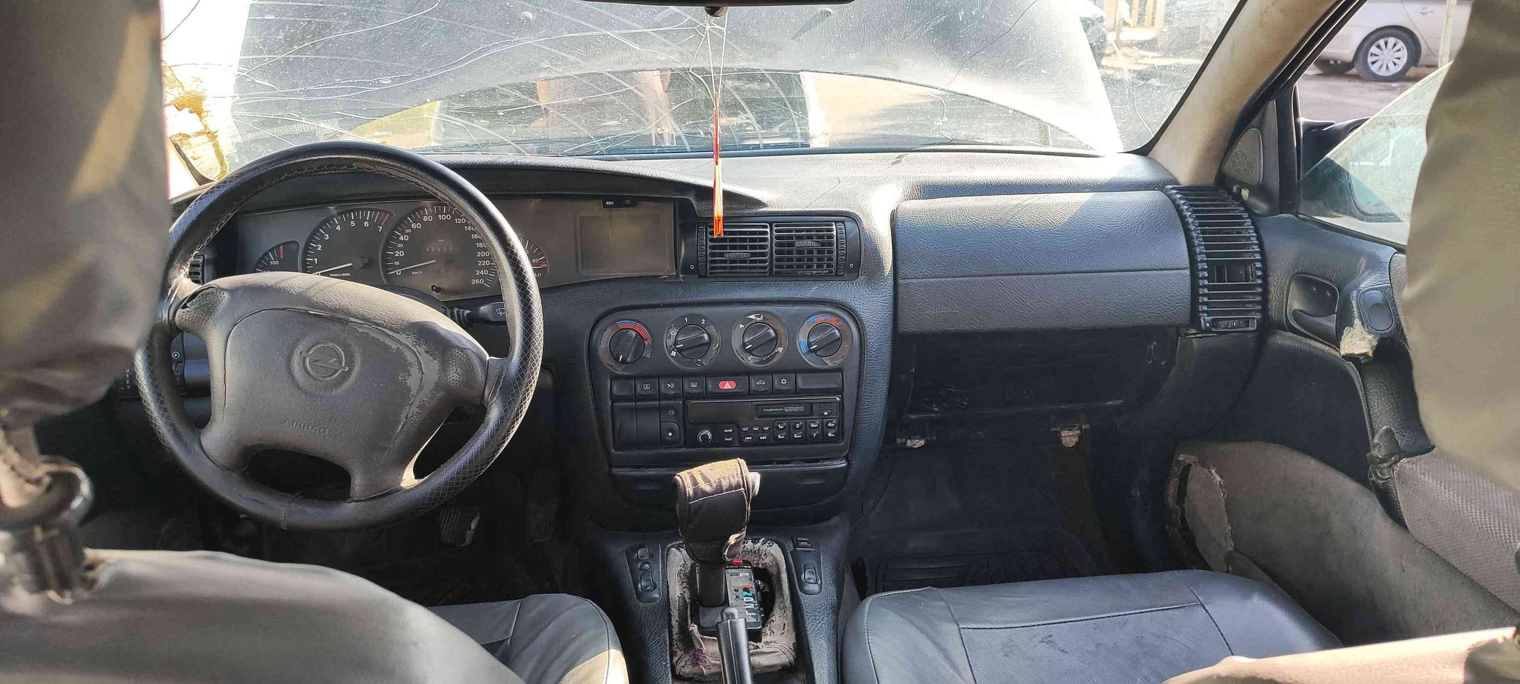 سلام عليكم السعر 25 $ وبيها مجال 
اوميكا بزون 1994 حجم 25  محورة محرك ونجي بي بداية نفخ.  وكابون بنزين.  باسمي رقم الماني سنوية لل26 
غير متواجد عالفيس 
***********
*********** Singapore
