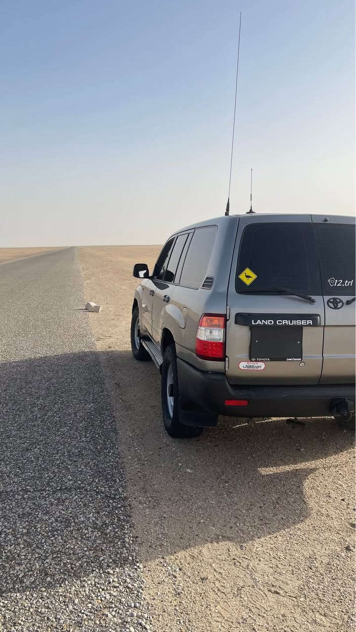 سلام عليكم 
لاندكروز مونيكا سلك 
موديل 2000 محدثه 2006 داخل وخارج 
تفاصيل السياره 
بانزين محرك 6 سلندر 
كير عادي 
مصبوغه عام جماليه 
تبريد شغال ويل 17 
طخم تاير حجري 
تبريد شغال 
رقم اربيل باسم كردي  تريد تحويل تريد وكاله موجود 
مكينه كفاله 
مكان السياره بصره 
هاتف *********** البصرة, العراق
