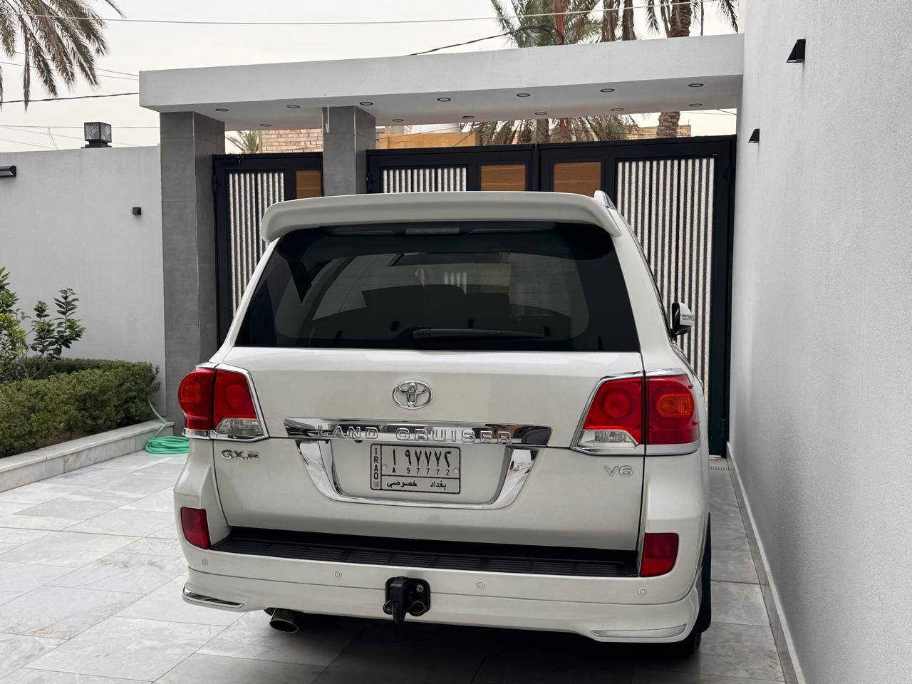 سلام عليكم للبيع لاندكروز مديل ٢٠١٣
ابريم اصل سياره من هيه زيرو لحد الان عندي 
مكفوله من كلشي بسمي مواصفات البريم معروفه 
السعر ٣٨٥ورقه بيه مجال حك الجيه للإستفسار 
*********** مكان كربلاء قرب مستشفى الكفيل
