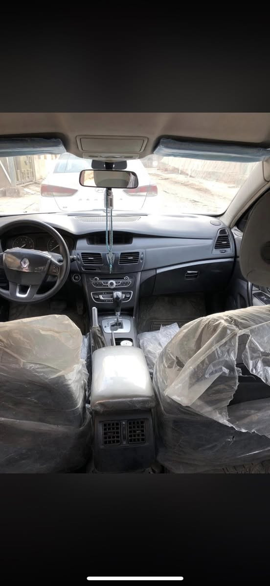 السلام عليكم للبيع رينو سافران موديل ٢٠١٢ سيارة مكفولة كير و محرك كهربائيات تبريد كله مكفول. كربلاء طويريج. السعر ٨٩ وبيها مجال. 
***********
