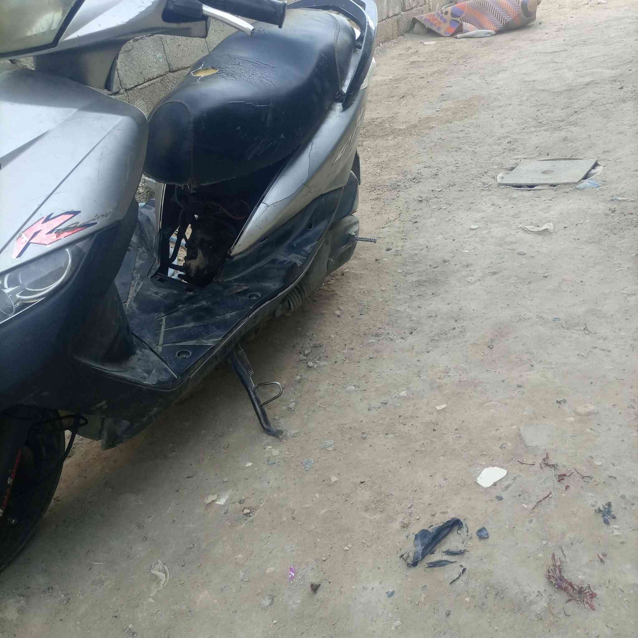 دراجه ثعلب للبيع دراجه نظيفه كفراتها بلاديه بس بيهن شويه شخوط مكبنه مامفتوحه دراجه كهربائيه كله شغاله عوزه شويه ترتيب ناقصه 7مال كور سعره 400مكاني بغداد ***********
