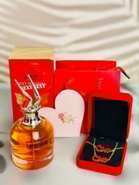 بوكس عيد حب • عطر Sexy Sexy • عقد قلوب