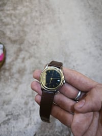 ساعة تيسوت سويسري أصلي  أنتاج قديم  سير جلد  قطر متوسط  نافدة تاريخ شه...