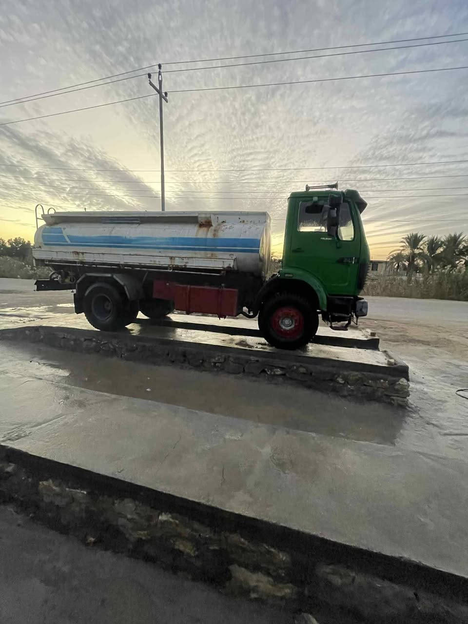 للبيع البه مديل 83 مكان السماوه للاستفسار.السعر 13مليون وبي مجال بسيط ***********
