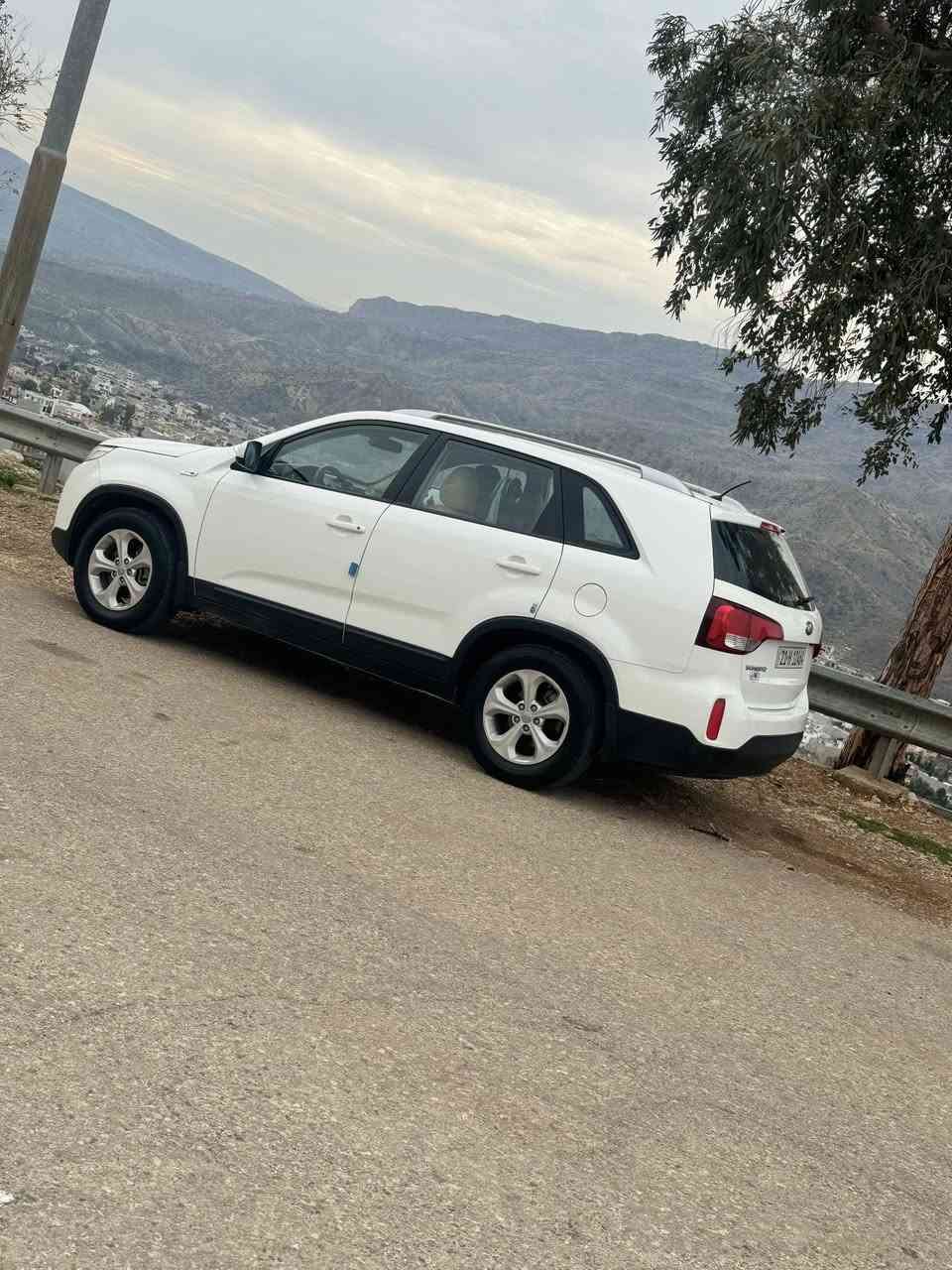 السلام عليكم 

سورنتو خليجي 2014  سونر كدامك كلشي موضح  
محرك   2400
ماشيه 112
سياره صدر جديد امامي خلفي
سياره بيه منضومه غاز 
بسمي شخصين تحويل ثاني يوم 
سعره 160  بيه مجال قليل
مكاني بغداد غزاليه 
رقم الهاتف *********** حجي جاسم 

كفالة عامة من الصبغ والتبديل فقط بارد قليل
