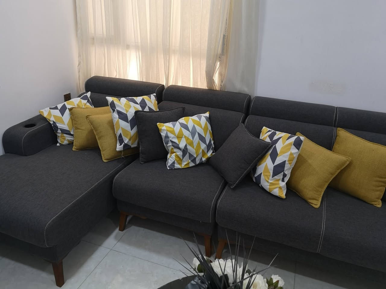 للبيع شقة قرب جسر ال 600 مقابل بانزينخانة سبع ابكار.
غرفتين وصاله ومطبخ وخدمات وبالكون على الشارع مؤثثة بالكامل درجة اولى طابق ثالث بناء جديد مع مصعد شغال 24 ساعه.
 تصلح للاستثمار كانت مؤجره ب 750 الف.
للتواصل خاص أو واتس اب ***********
