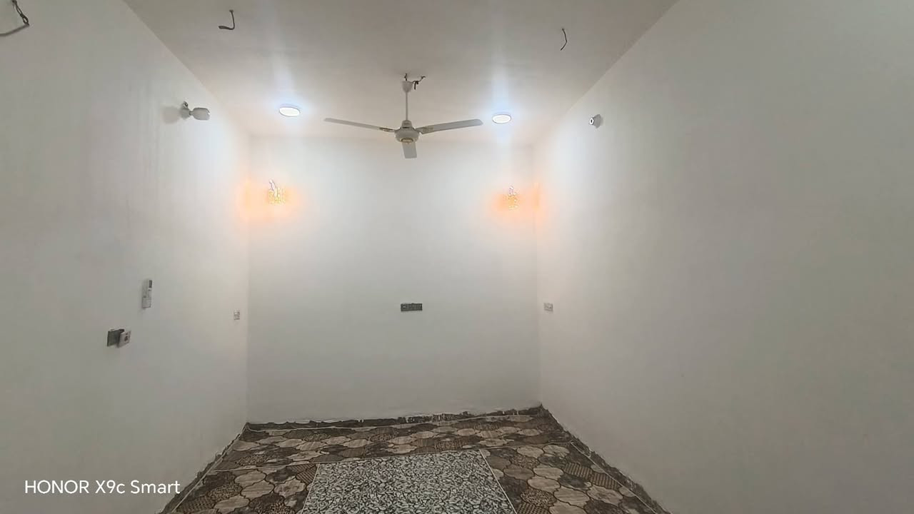 🏡 للبيع – دار سكن زراعي
📍 العنوان: گاع وسام ال حامي يبعد 100 متر عن الشارع الحولي 
📐 المساحة: 200 متر  
🏗️ البناء: طابق واحد بناء حديث

🔹 الطابق الأرضي:
غرفتين نوم + صالة استقبال + مطبخ + حمام داخلي وخارجي

نقص بس سيراميك الأرضيه 
📞 للاستفسار والتواصل:
*********** واتساب

