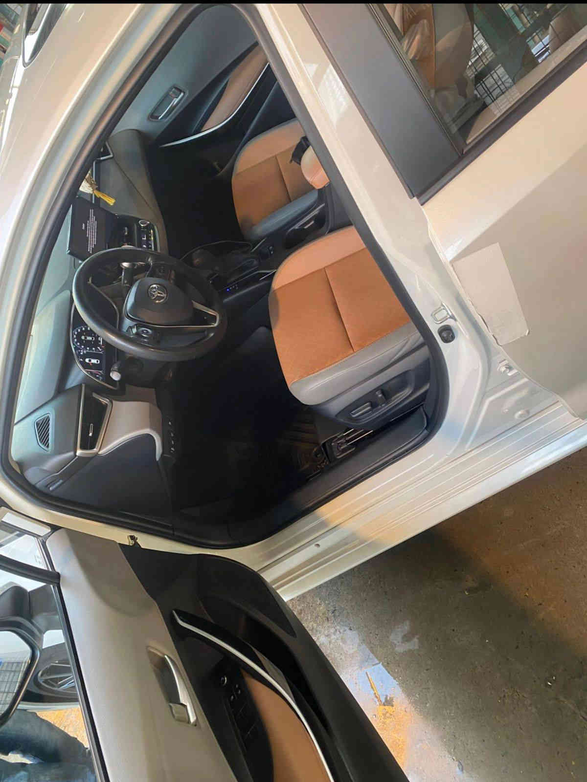 كورلا هايبرد خليجي شكل الأمريكي S
يعني فول الفول  موديل 2024      
ماشيه  17.500  كيلو متر
رقم بغداد 
مكفوله كفاله عامه من الصبغ والبارد 
موصفات
كشنات جلد اصل
كشنات كهرباء
محرك 1800
فتحت سقف
لايد زنون عالي ناصي
لايت led
ارباك عدد8
ويل كب حجم 17
ردار
توقف ذاتي
مانع اصطدام
بصمه تشغيل +بصمه ابواب
 دشبول ديجتال
شاشه
كامره
مثبت سرعه
حساس ضغط اطارات
تبريد شاش
مانع انزلاق 
تبريد خلفي
تحديد مسار
هندبريك بصمه
مانع انزلاق
اوتو هولد
اشاير بل مري
السعر :155 وبيه مجال بسيط
للاتصال والاستفسار 
***********
