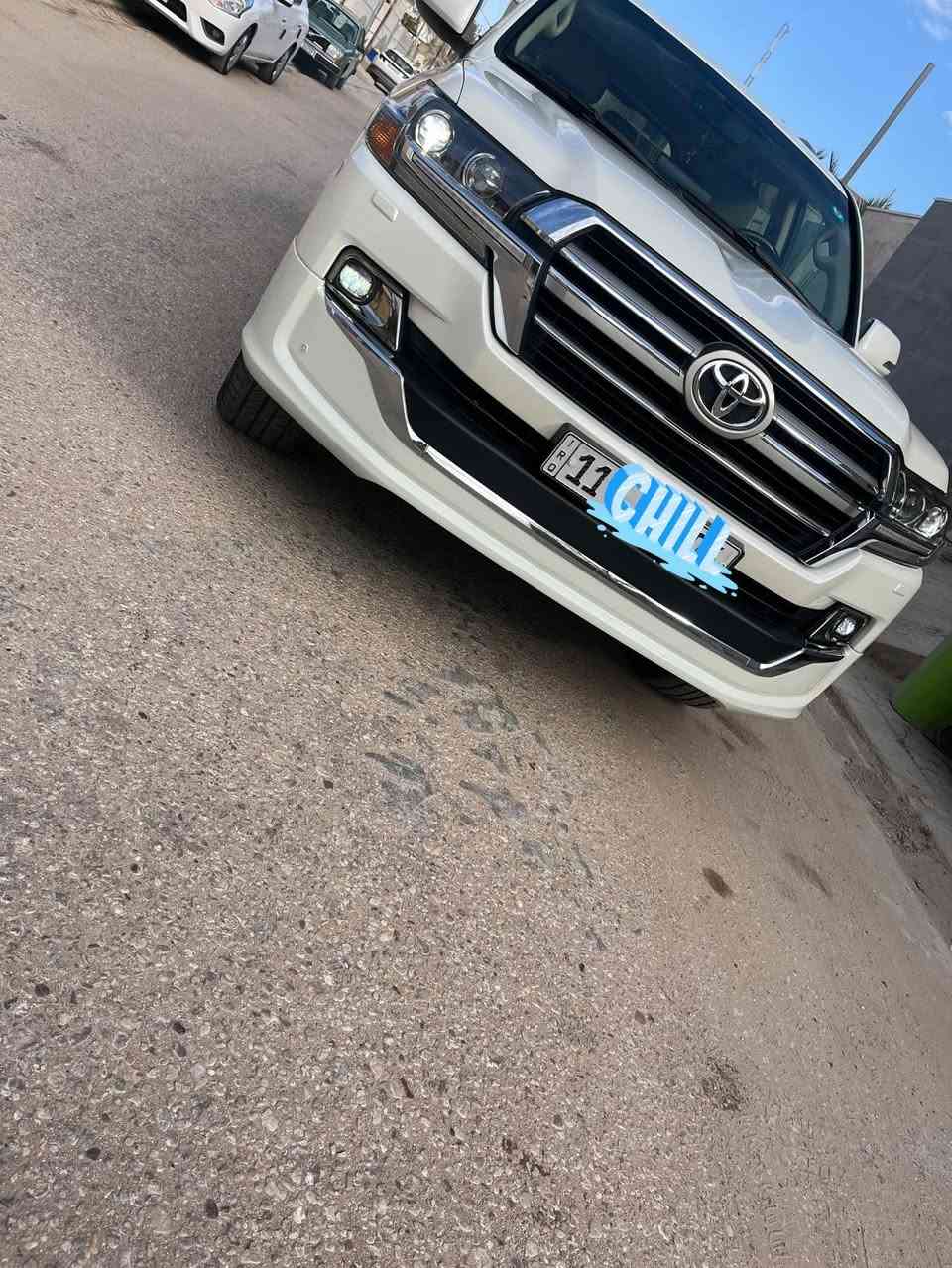 سلام عليكم
لاندكروز 2019 GX.R شركه ساز العراقيه 
ماشيه 52000 كم
رقم بغداد بأسمي مداور نفس اليوم
السياره مكفوله من الصبغ والشخط عدا بيهه رصعتين مال حصو فقط السياره نضيفه بمعنى الكلمه 
كرسي ثلاث دكم 
كراسي كهرباء
كراسي جلد
جنطه كهرباء بلادي 
دلعه كهرباء بلادي 
16 ايرباك 
عليهه كاعيات سيت بلاستك حوض 
فتحه سلايت 
تشغيل عن بعد 
ومواصفات خير من الله
مكان السياره نجف للتواصل ***********
