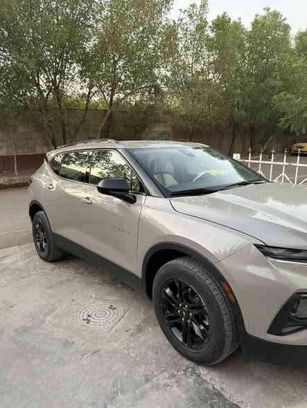 للبيع او مراوس ‎
 بلايزر 2021  لون مميز  وياه رقم حلو 

المحرك 2000 تيربو  فول حلوة مواصفات 

‎الضرر: جاملغ وباب  كما موضح بالصور 

————————————————————————
‎1-حجم المحرك 2000 تيربو 
‎2-كير ٩ نمر 
‎3-عداد المسافة 53  الف ميل. 
‎3-بصمة ابواب وتشغيل عن بعد. 
‎٥ بصمات 6
‎4-زينون عالي ناصي آصل. 
‎5-رادار امامي. .
‎6-اشاير مري. 
‎7-كامرة خلفي دوارة. 
‎9-المقاعد مخمل مغلف جلد ..
‎10-الكراسي الامامية كهرباء + 
‎12-تبريد خلفي قطعتين.-. 
‎13-تحكم ستيرن جهتين. 
‎14-سستم صوت متكامل. 
‎15-هاند بريك بصمة. 
‎16-تحديد مسار 
‎17- توقف ذاتي 
‎18- 3 وضعيات قيادة 

‎السيارة الله شاهد جاهزة من كلشي مابيها نقص برغي وبالعافية عالياخذها ...

‎مكان السيارة : محافظة بغداد 
‎ رقم صاحب السيارة ***********
***********

‎السعر 200$
