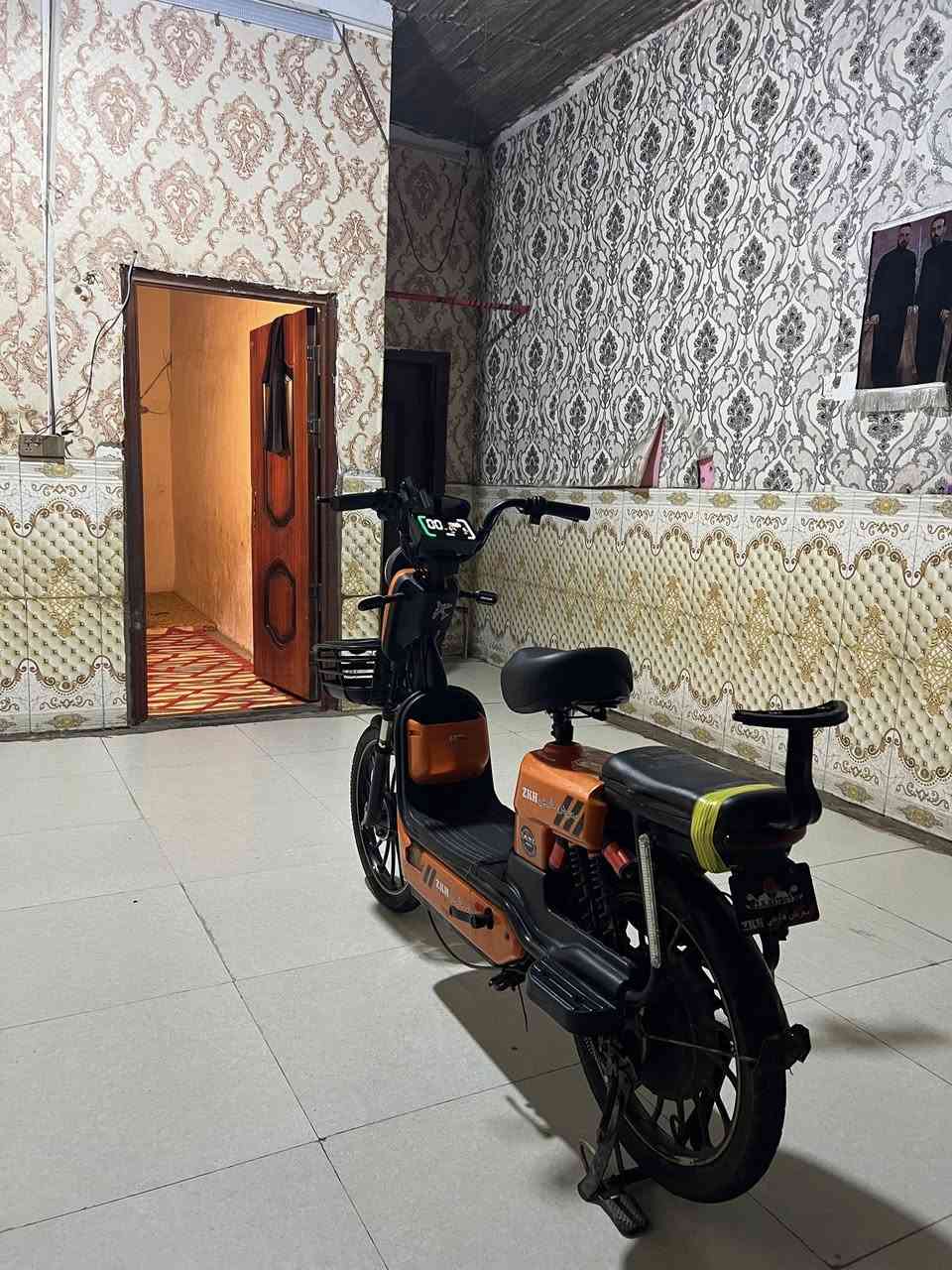السلام عليكم دراجه للبيع دراجه نضيفه بطاريات جدد 
السعر 250وبيه مجال العنوان العشار تميميه 
الرقم ***********
