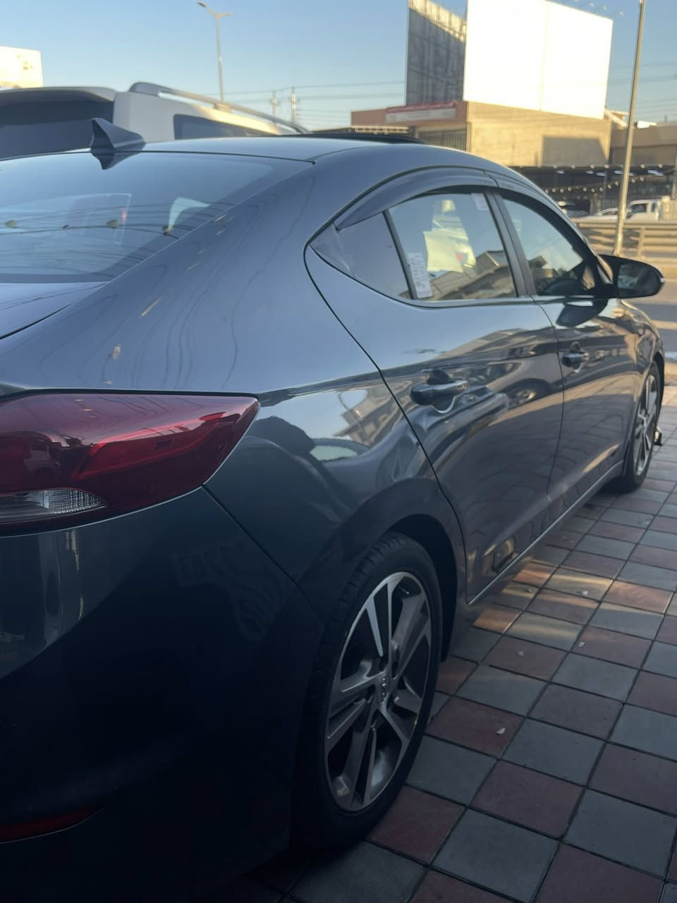 🚗 للبيع
🥇الانبار_فلوجة

هيونداي إلنترا – Hyundai Elantra 2018
 ----------------------------------------------------- 
💰 السعر:       130     

(((***********)))
 
✅ المواصفات :

📆 الموديل: 2018

📏 الممشى: 107 km

🌍 الوارد: أمريكي

⚙️ المحرك: 4 سلندر – 2000 CC

🛞 الويل: 18 إنج

🛠️ الضرر:
• گفالة عامة من الصبغ فقط دوسه (داكة)
السونار مرفق في المنشور. 

• شاشة لمس مع بلوتوث
• كاميرا
• تحكم بالمقود (ستيرن)
• مثبت سرعة
• مكيف أوتوماتيك
• مرايا كهرباء
• نوافذ كهرباء
• نظام مانع الانزلاق
• وسائد هوائية متعددة
• جنوط ألمنيوم رياضية
• نظام ثبات إلكتروني (ESP)

#للبيع_مراوس
