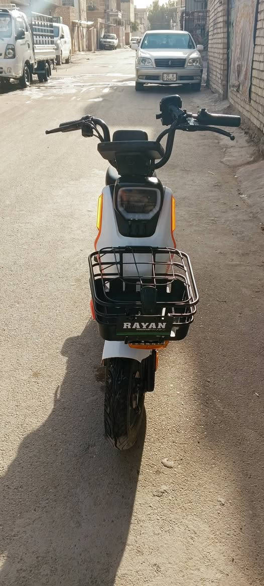 السلام عليكم الدراجه للبيع حلوه نضافه 100/100فول الفول شاشه ايباد توضح الك العطل بصمه وسويج وياهه نسختين تشغيل عن بعد المكان بغداد مدينه الصدر قطاع 63قرب مدرسه الايمان السعر 350قفلهه والحجم 15 الاتصال على هذه الرقم ***********
