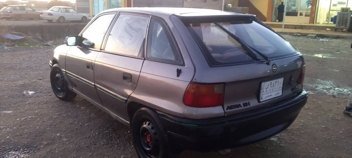 السلام عليكم استرا بلا صبغ بلادي رقم نينوى ألماني شرط الوكاله والتحويل مشروع وطني كابون بنزين بيها محرك وكير شرط طخم تاير جديد كهربائيات كلها شغاله  صدر امامي خلفي جديد سياره حلوه بمعنى الكلمه فقط مراوس بسياره واريد فرق شعندك خابر صاحبها ‏‪***********‬‏
